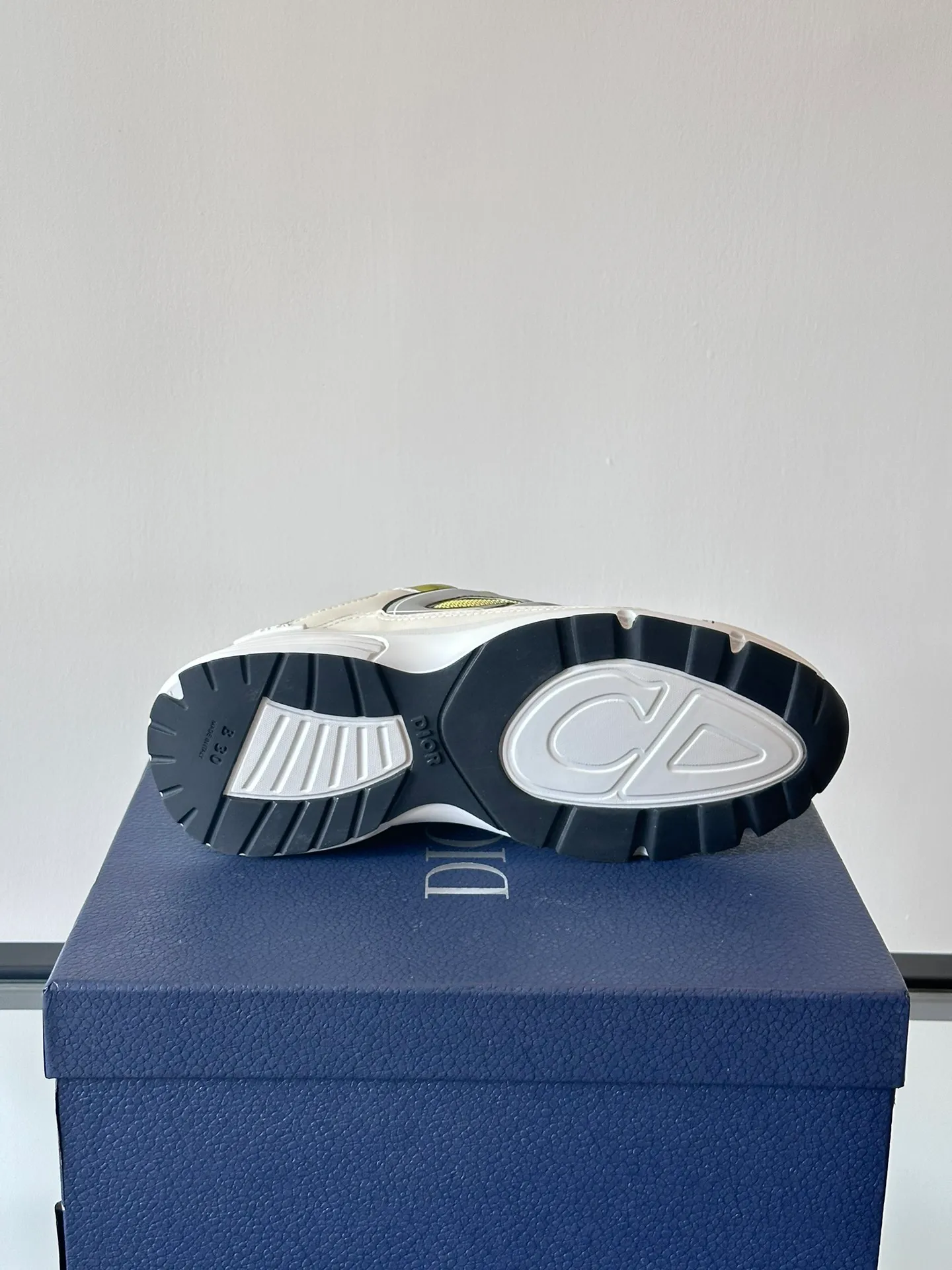Men's Men's Shoes 💰p440 "Dio*" Dior B30 series sports shoes, multi-color mesh fabric and multi-color technical fabrics, this season's new B30 low-top sports shoes are one of the flagship styles of the series. Crafted from multicolor mesh and technical fabrics, it's finished with a reflective "CD30" graphic and silver-toned "DIOR B30" and "CD30" logos on the heel and tongue. An extra-light, sculpted rubber sole with signature accents adds style, while internal stretch details create ideal comfort. It can be matched with various casual styles to show a fashionable and modern sports style. Size: 38-44 (45-46 customized)